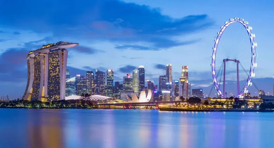 Singapore's Marina Bay Sands and skyline at dusk